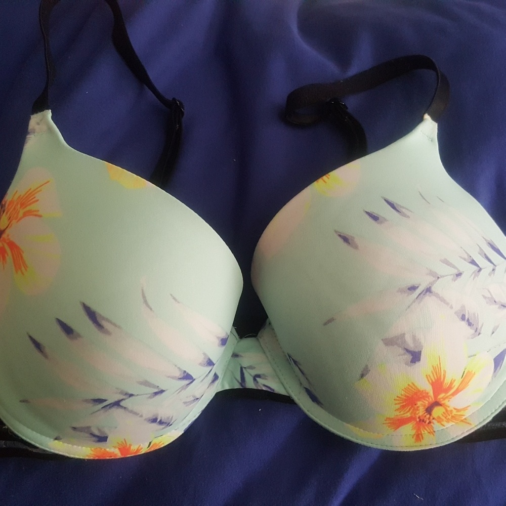 VS Pink bra